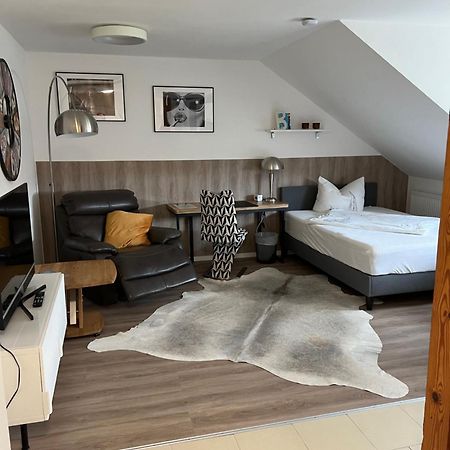 Grosse Gemuetliche Ferienwohnung Mit Klimaanlage, Parkplatz Inklusive Top ! Furth Bagian luar foto