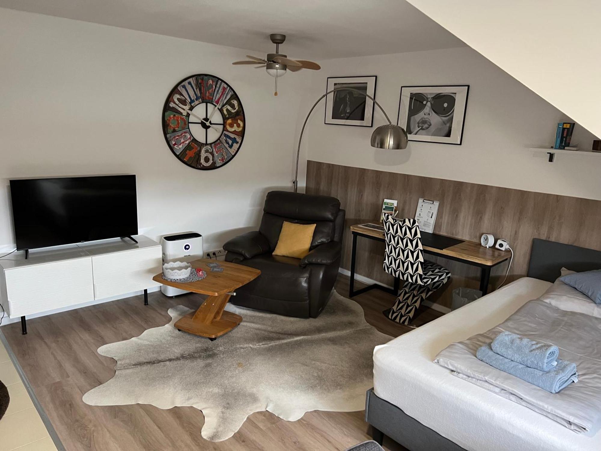 Grosse Gemuetliche Ferienwohnung Mit Klimaanlage, Parkplatz Inklusive Top ! Furth Bagian luar foto