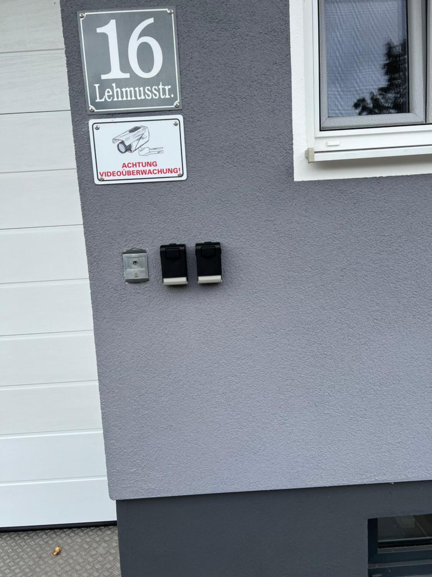Grosse Gemuetliche Ferienwohnung Mit Klimaanlage, Parkplatz Inklusive Top ! Furth Bagian luar foto