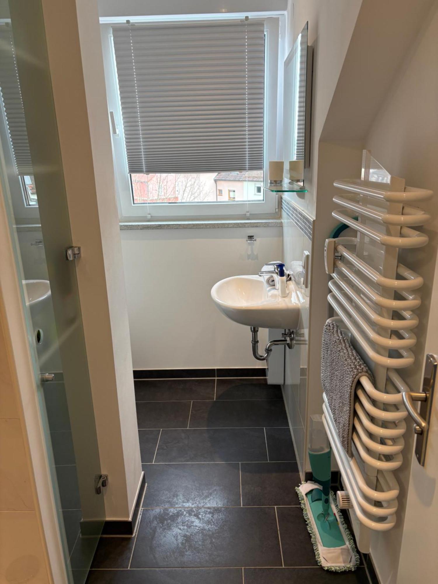 Grosse Gemuetliche Ferienwohnung Mit Klimaanlage, Parkplatz Inklusive Top ! Furth Bagian luar foto